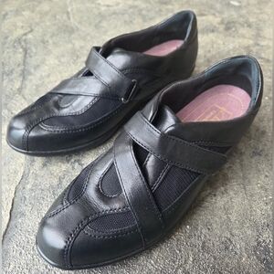 Clarks Artisan Everyday Black Showstopper 84972 Velcro Closure Flats Size 7M